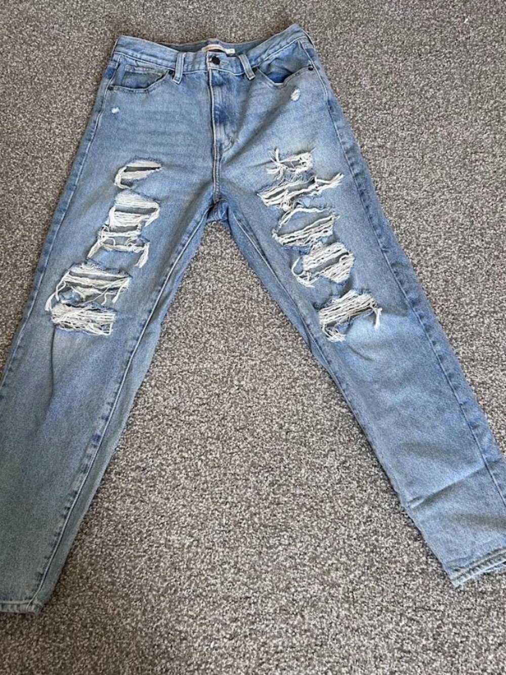 Levi's High Waist Mom Medium Wash Jean Size 30